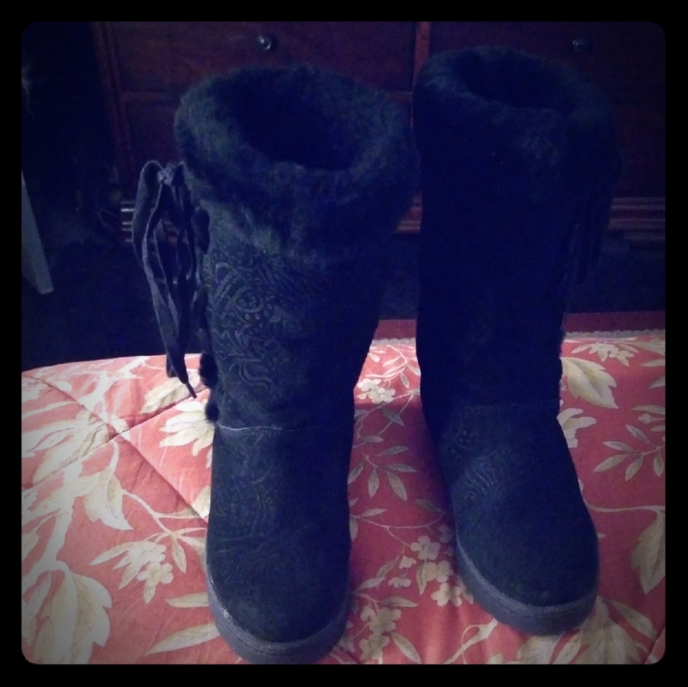 Bear paw paisley stamp boots